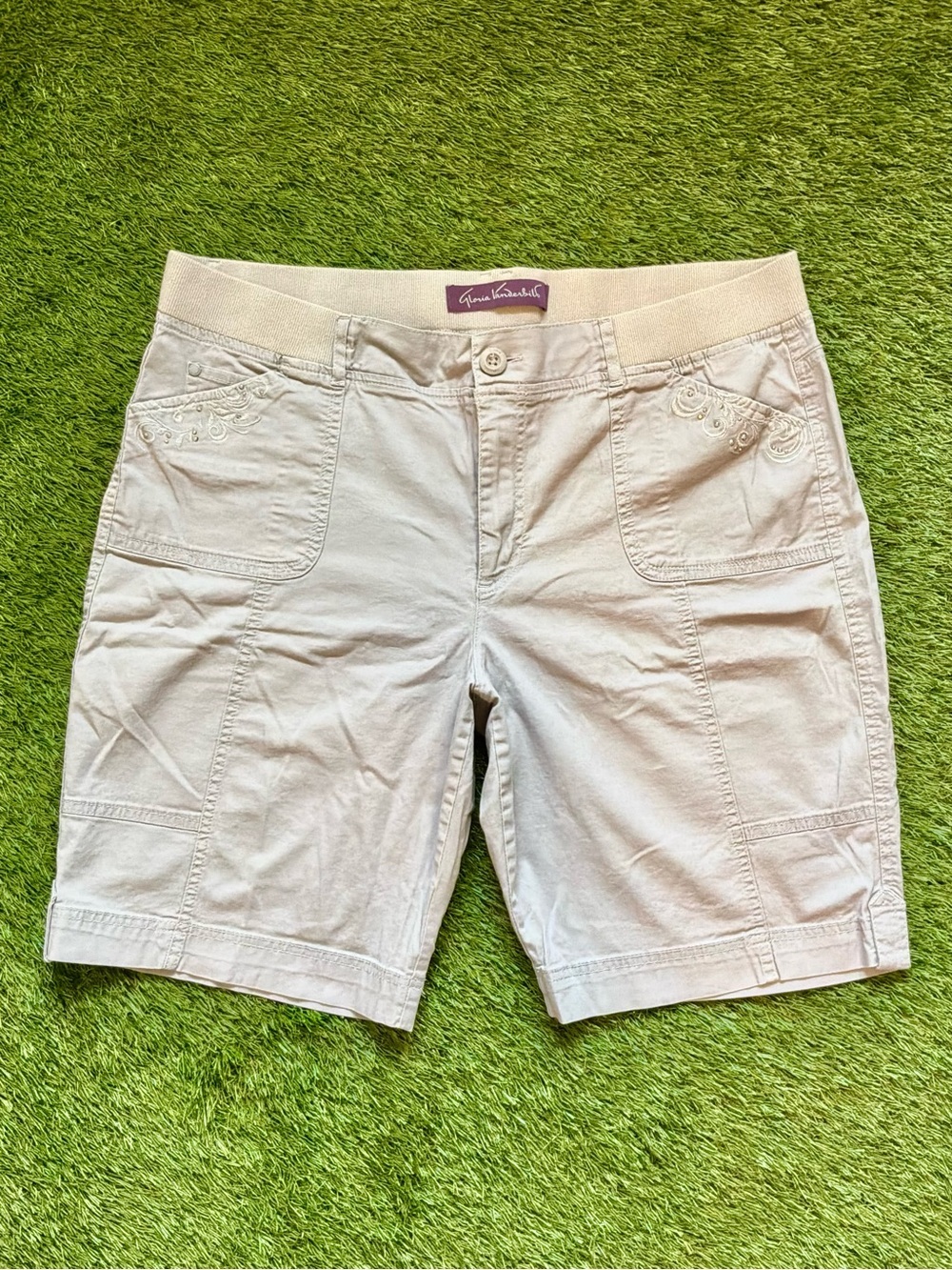 Gloria Vanderbilt Beige Bermuda Cargo Shorts Size 18